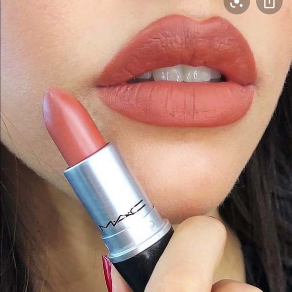 MAC LIPSTICK - Picture 1 of 8